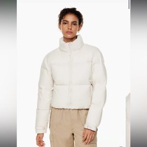 ARITZIA TNA The Mega Puff Short in Matte Pearl